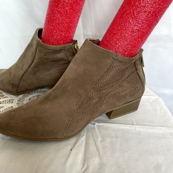 Qupid Booties Size 6 back zipper 1.5" heel point toe VERY nice - Picture 3 of 10
